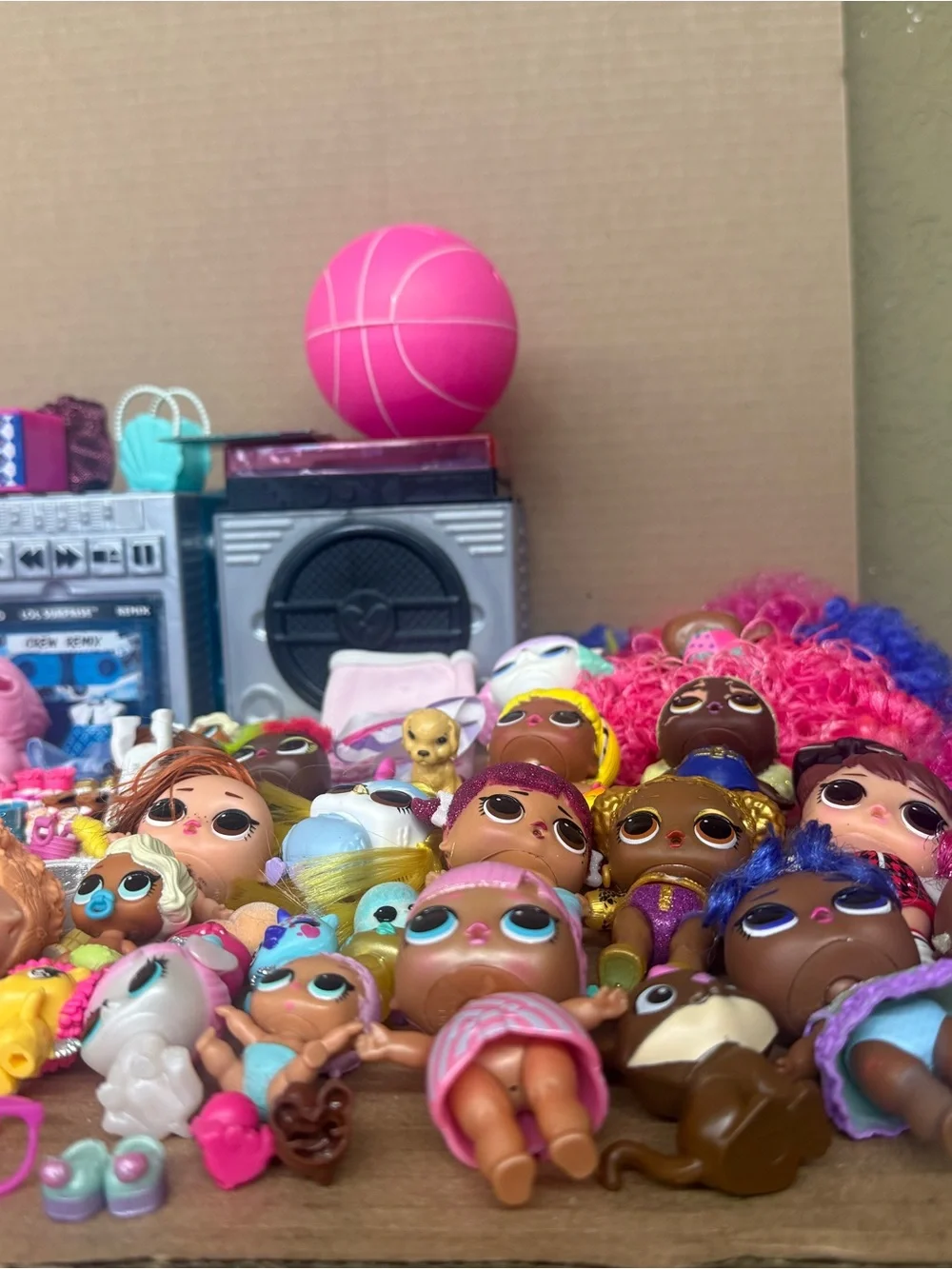 Awesome!!  L.O.L. Surprise! Dolls & Accessories Bulk !!!!